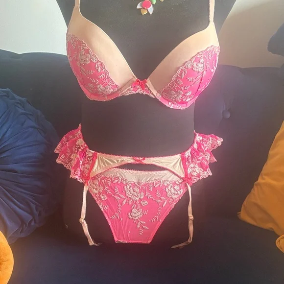 Victoria secret Pink Floral Embroidered Bra and Garter Brief Set - Picture 7 of 11